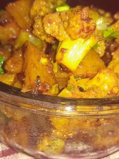 आलू और फूलगोभी की सब्जी (Aloo aur phoolgobhi ki sabzi recipe in Hindi) रेसिपी मुख्य फोटो