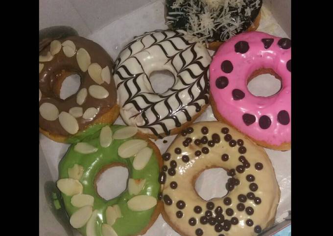 Donat Sederhana dengan Toping Glaze