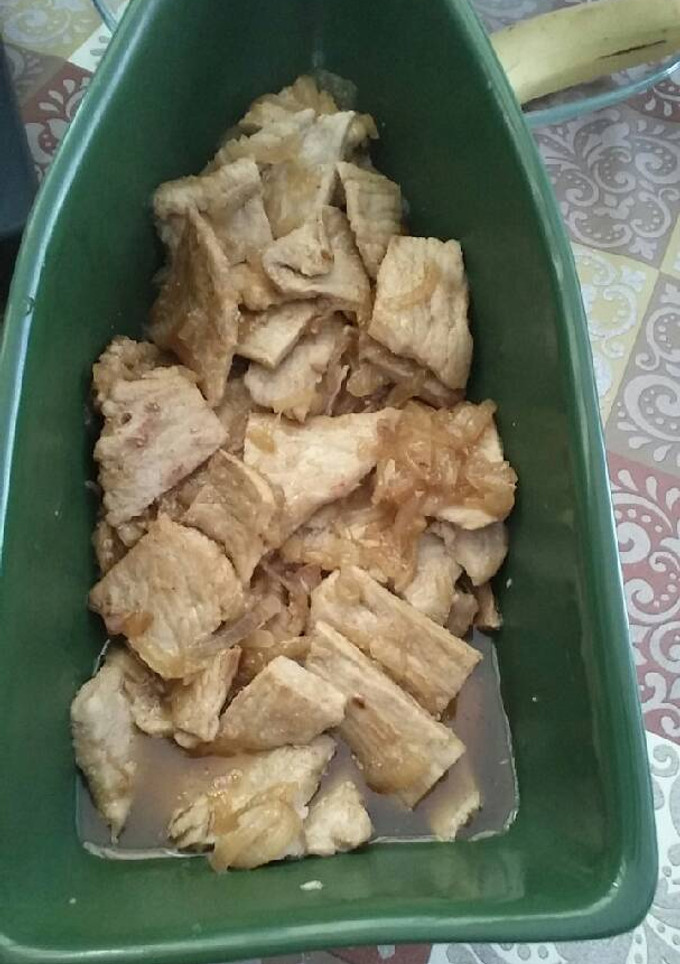 Una foto de Cinta de lomo encebollada al vino blanco