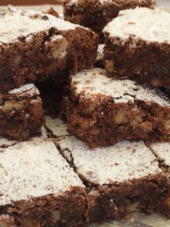 Una foto de Brownie clásico de chocolate con nueces en Thermomix