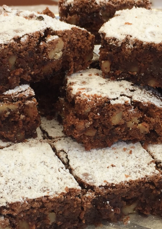Una foto de Brownie clásico de chocolate con nueces en Thermomix