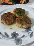Chifteluțe din carne de pui în sos de vin și lămâie