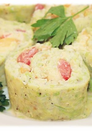 Фото Кабачковый рулет с помидорами, сыром и чесноком.