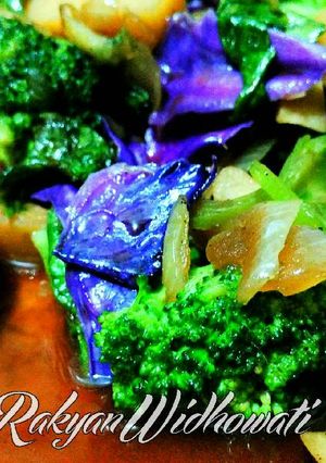 Foto resep Tumis Brokoli Kubis Ungu (Sauteed Vegetables)