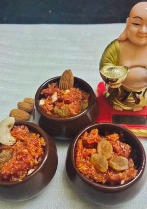 ગાજરનો હલવો (Gajar Halwa Recipe In Gujarati) રેસીપી મુખ્ય ફોટો