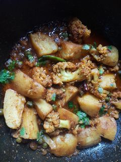 আলু ফুলকপির ডালনা (aloo fulkopir dalna recipe in Bengali) রেসিপির প্রধান ছবি