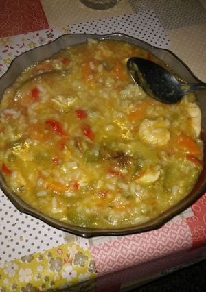 Una foto de Chop Suey con pollo y vegetales