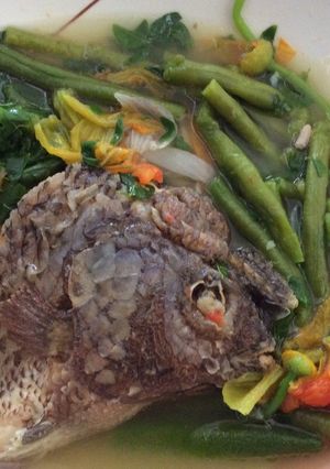A picture of Dinengdeng with fried fish.
