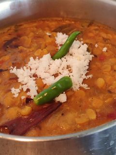 নারকেল দিয়ে ছোলার ডাল (narkel diye cholar dal recipe in Bengali) রেসিপির প্রধান ছবি