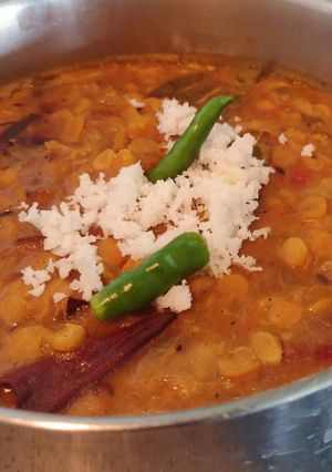 নারকেল দিয়ে ছোলার ডাল (narkel diye cholar dal recipe in Bengali) রেসিপির প্রধান ছবি