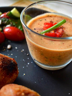 Une photo de Gaspacho tomate/pesto 🍅