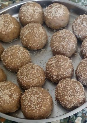 ચુરમાના લાડુ (Churma Ladoo Recipe In Gujarati) રેસીપી મુખ્ય ફોટો