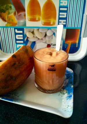 A picture of Papaya and milk smoothie.