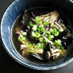 A picture of Black Fungus & Asian Mushroom Soup.