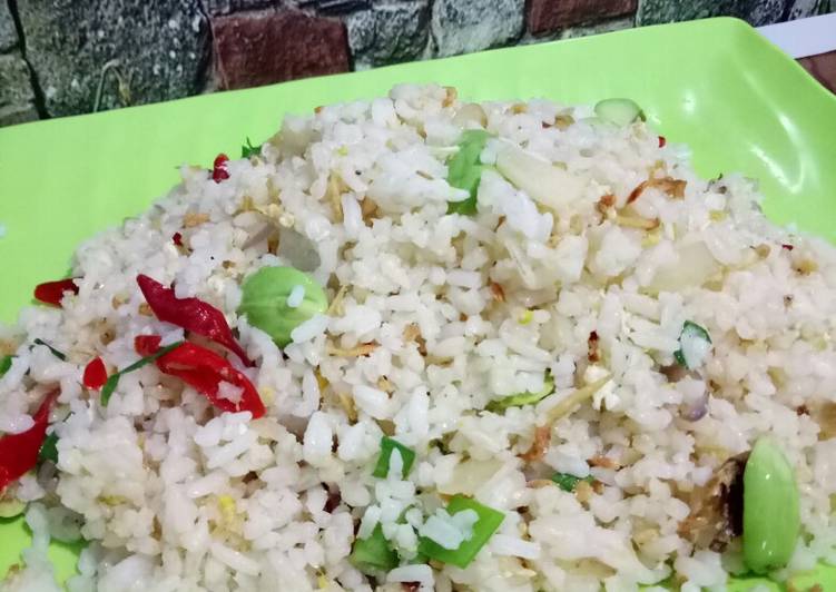 Nasi goreng putih