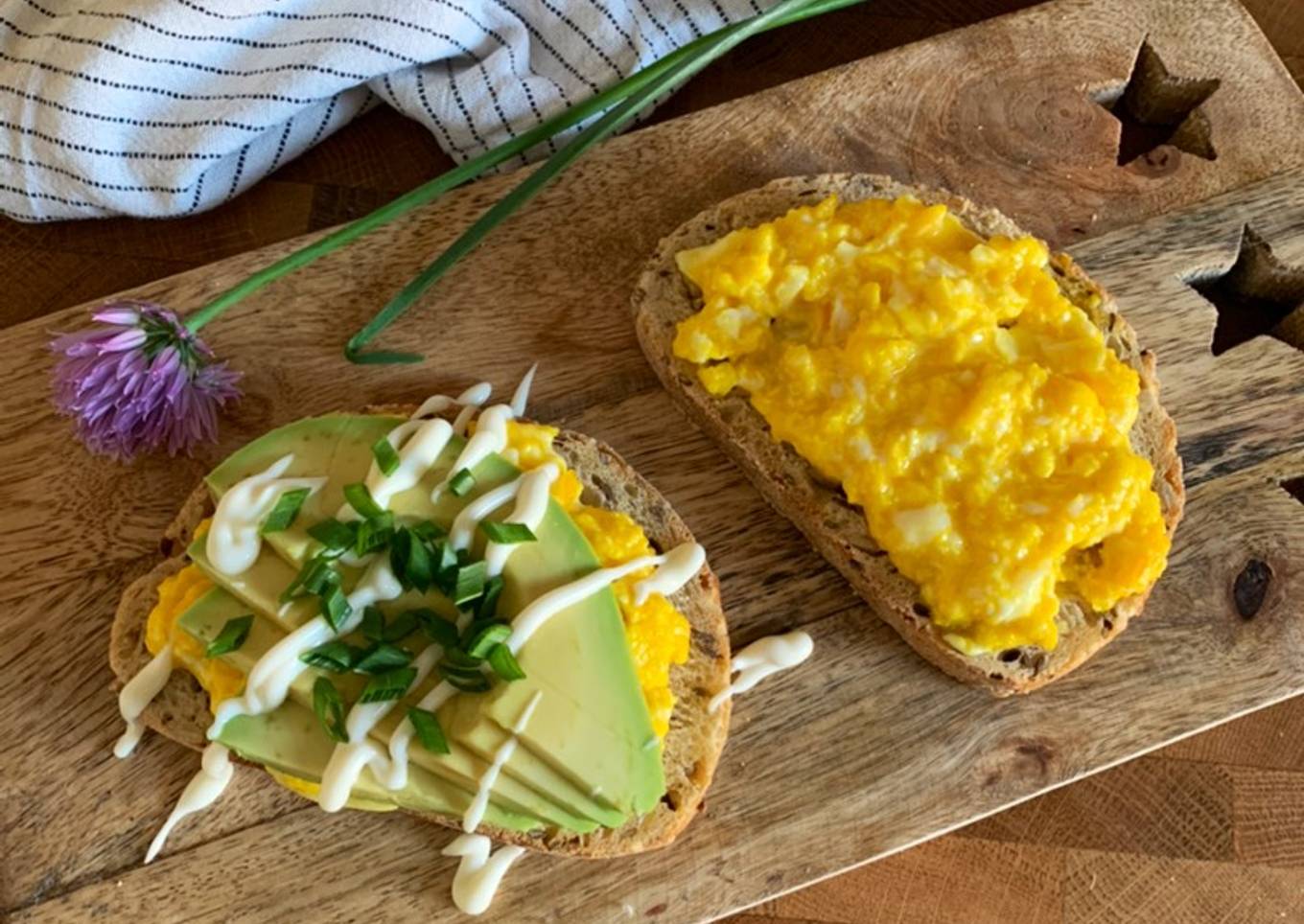 ☆Tartines d’Œufs Brouillés aux Avocats☆