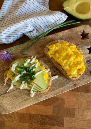 Une photo de ☆Tartines d’Œufs Brouillés aux Avocats☆