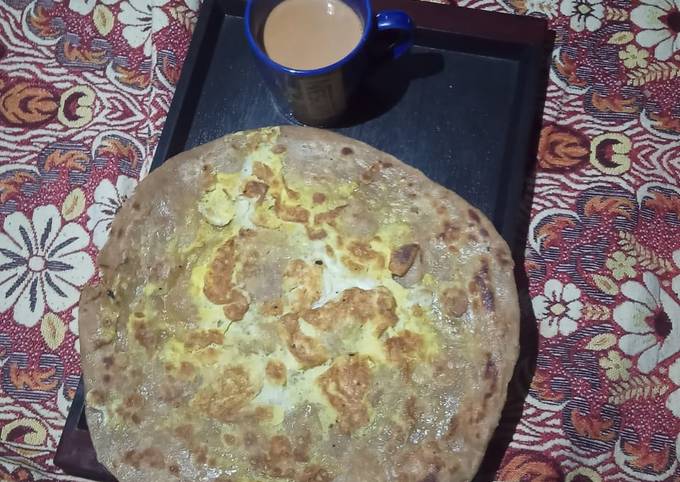 Anda Paratha With Karak Chai