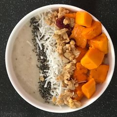 A picture of Cinnamon mango oatmeal bowl.