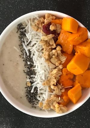 A picture of Cinnamon mango oatmeal bowl.