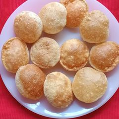 A picture of Pooris of Panipuri.