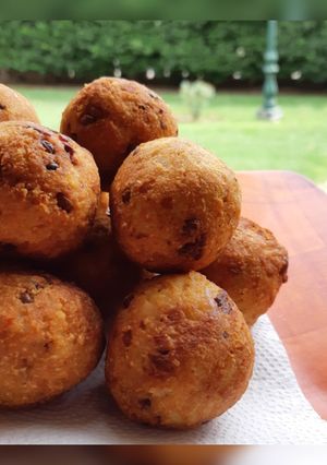 Una foto de Albóndigas fritas de arroz y lentejas rellenas👌🏻🤤