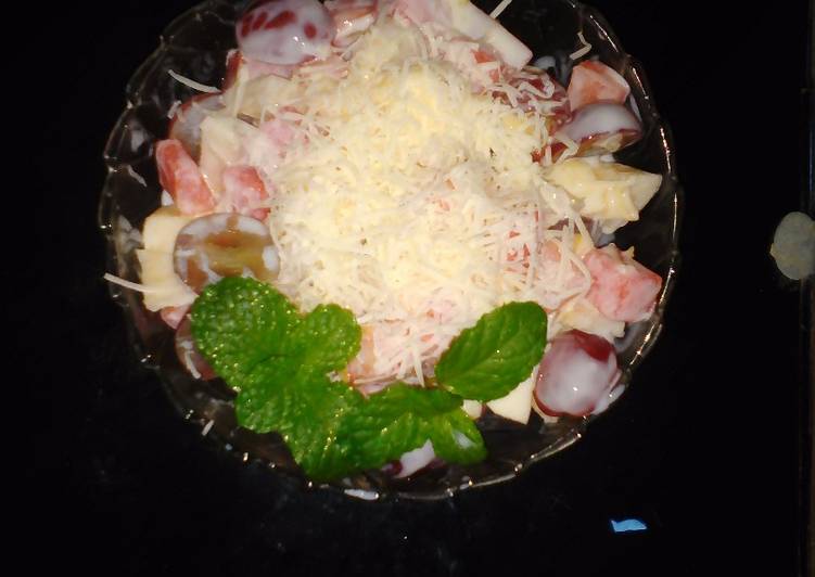 Salad buah saus yogurt