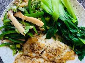Hình của món Cá basa Fillet áp chảo+ nấm+ớt jalopino, cải luộc (eatclean).