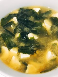 Hình của món Canh tương Miso kiểu Nhật🍚🍲.