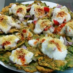 A picture of Palak pakoda chaat recipe.