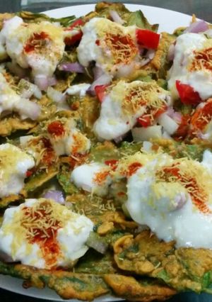 A picture of Palak pakoda chaat recipe.