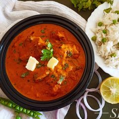 A picture of Murg Makhani.