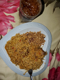 A picture of Peppery noodles and egg.