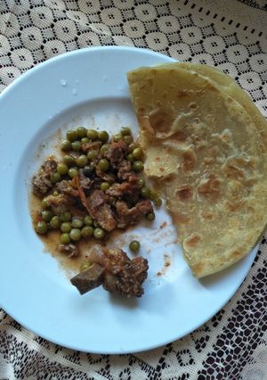 A picture of Minji beef stew with chapati.