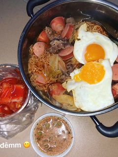 Hình của món Mì tôm kim chi thịt bò.