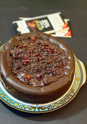 عکسی از دستور چیزکیک شکلات تلخ و کرنبری