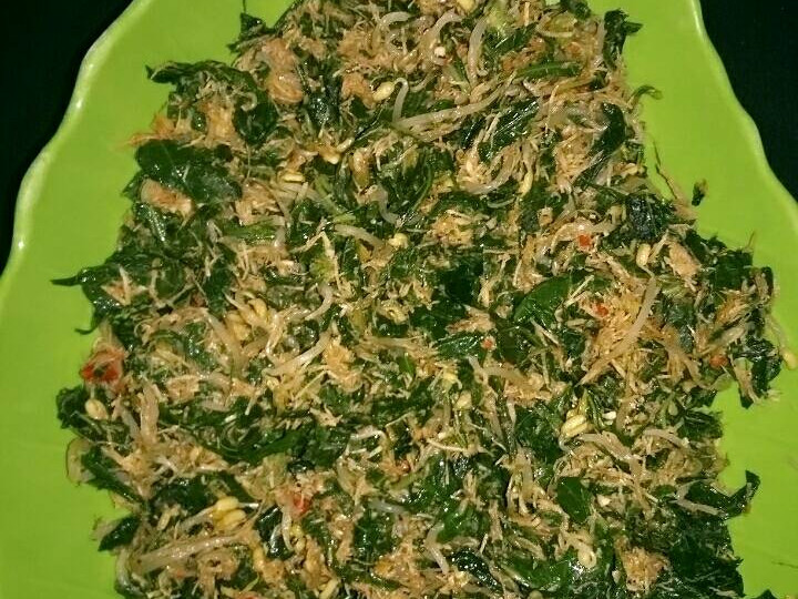 Cara Gampang Menyiapkan Urap daun singkong &amp;amp; toge yang Lezat Sekali