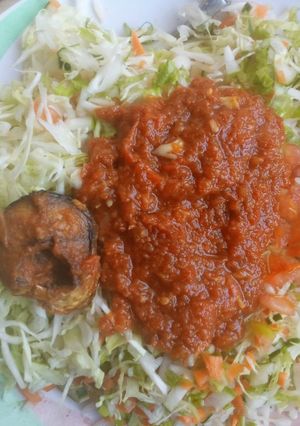 Farar shinkafa da salat ainihin hoton girkin