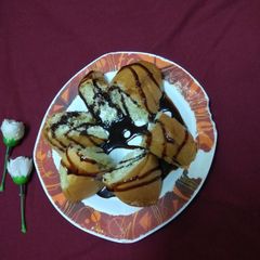 A picture of Stuffed Creamy Buns with Chocolate Sauce.