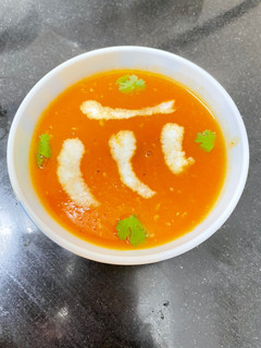 क्रीम ऑफ़ टोमेटो सूप (cream of tomato soup recipe in Hindi) रेसिपी मुख्य फोटो