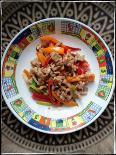 甜椒炒肉絲(低醣生酮餐)(家常菜)(一鍋到底之簡單料理)(便當菜) 的食譜成品照片