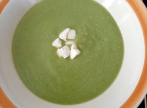 Una foto de Crema de calabacita y brócoli sin lácteos