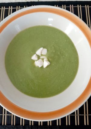 Una foto de Crema de calabacita y brócoli sin lácteos