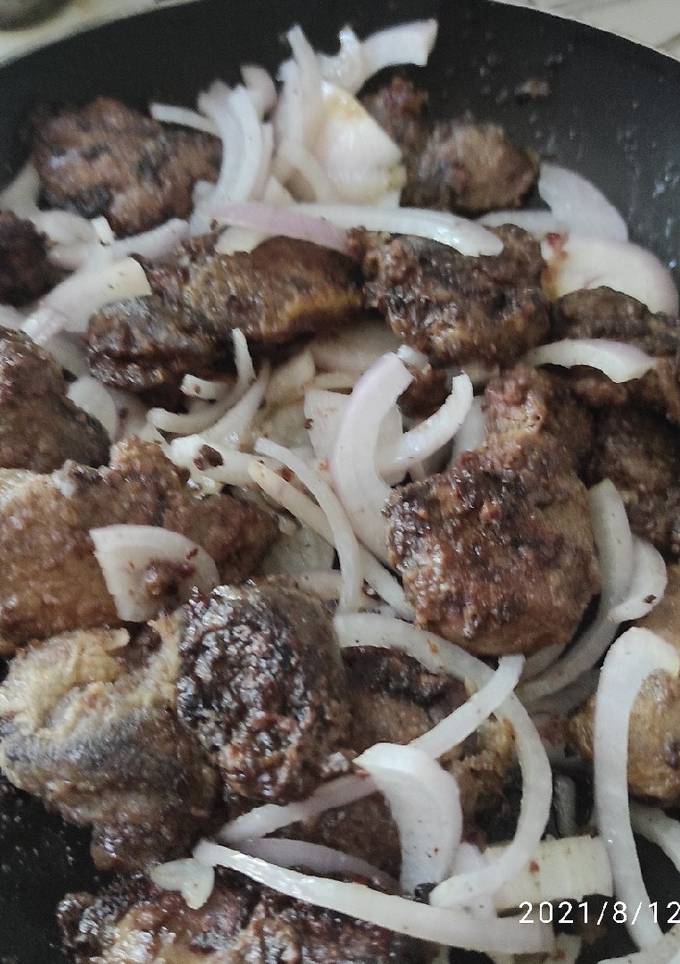Куриная печень с луком