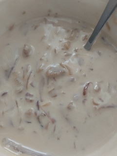 Una foto de Salsa🥯de tocineta🥓y cebollas caramelizadas🥛🧅🧄