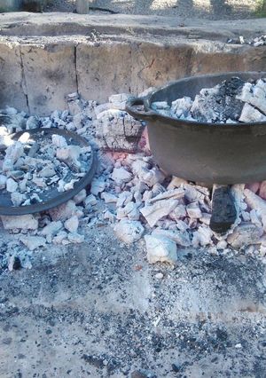 Una foto de Disco de arado, bateria de fundición,mesa del infierno. Curado guarda