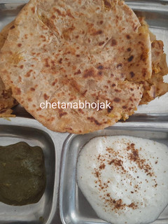 आलू पनीर स्टफ पराठा (Aloo Paneer Stuff Paratha Recipe In Marathi) रेसिपी चे मुख्य फोटो