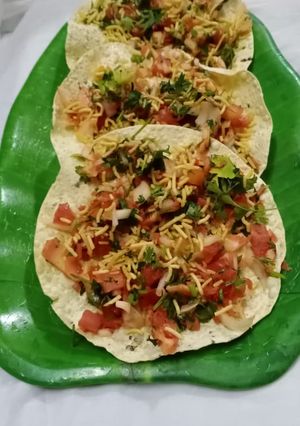 A picture of Masala papad.