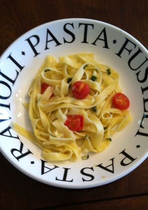 Una foto de Fettuccine con jitomatitos ©