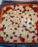 Pizza alta con olive e acciughe